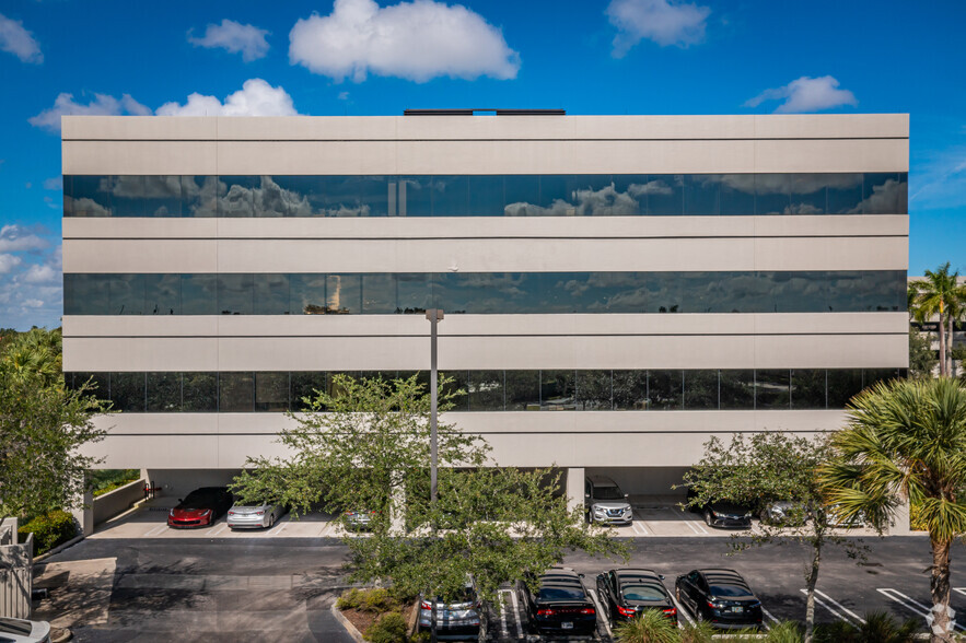 7900 Oak Ln, Miami Lakes, FL en alquiler - Foto del edificio - Imagen 2 de 6