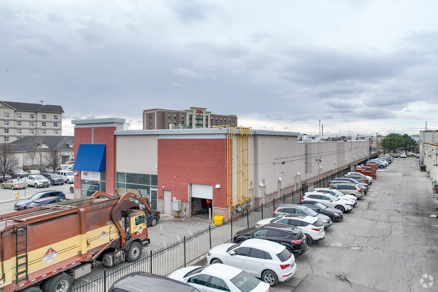 8241 Woodbine Ave, Markham, ON en venta - Foto del edificio - Imagen 3 de 3