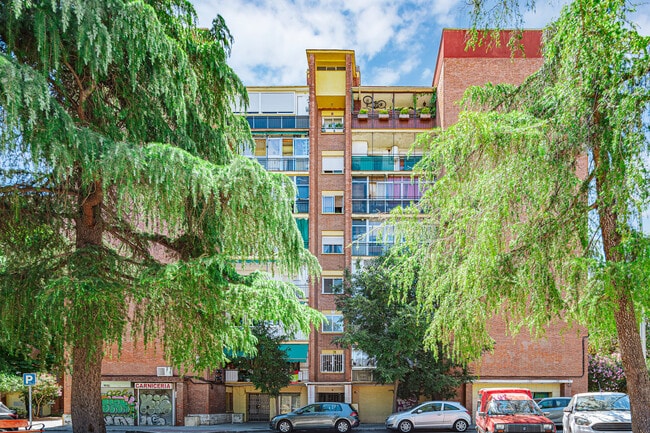 Más detalles de Plaza de Ensidesa, 3, Madrid - Edificio residencial​ en venta