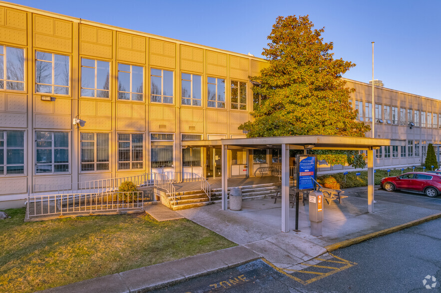 2250 Boundary Rd, Burnaby, BC en alquiler - Foto del edificio - Imagen 2 de 4