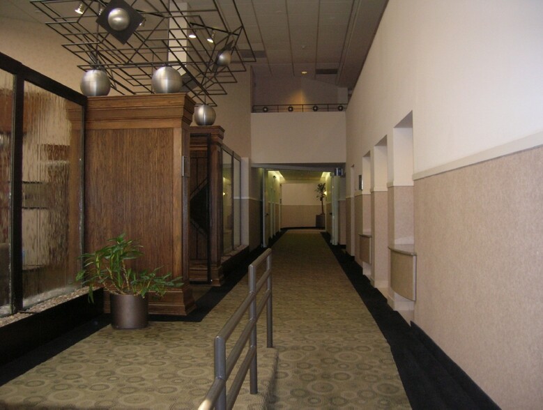 1455 E Golf Rd, Des Plaines, IL en alquiler - Lobby - Imagen 2 de 5