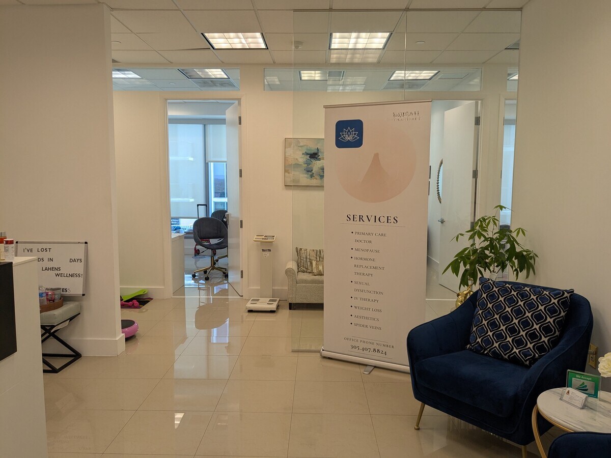 8950 SW 74th Ct, Miami, FL 33156 - Unidad 1702 - - Foto del interior - Image 1 of 6