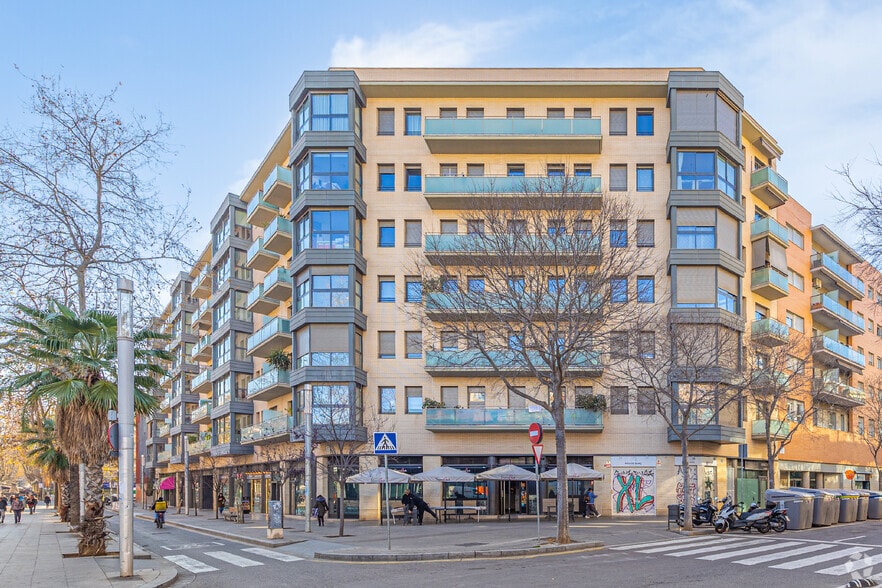 Edificio residencial en Barcelona, Barcelona en venta - Foto del edificio - Imagen 2 de 12