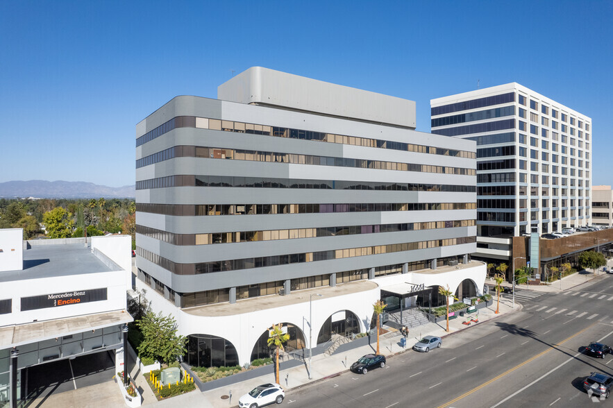 16661 Ventura Blvd, Encino, CA en alquiler - Foto del edificio - Imagen 2 de 9