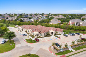 1790 King Arthur Blvd, Carrollton, TX en alquiler Foto del edificio- Imagen 2 de 11