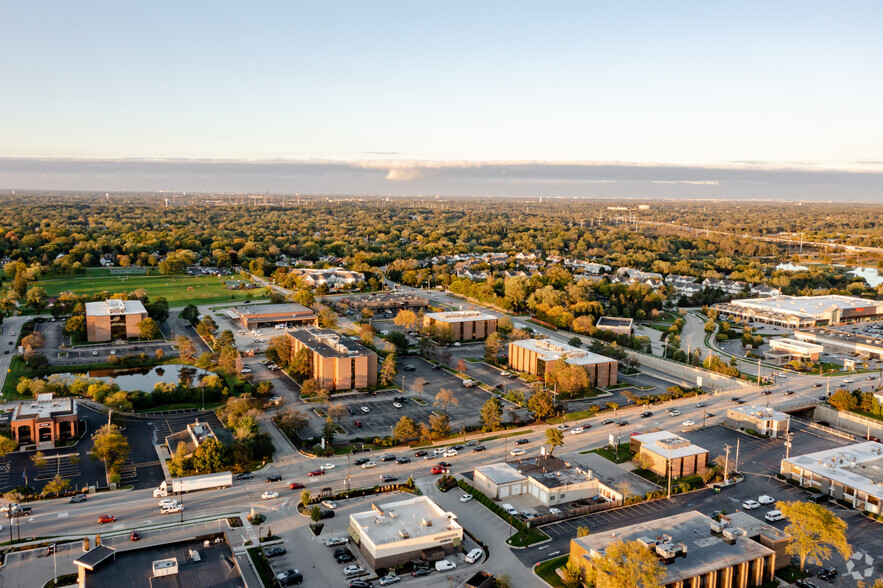 800 Roosevelt Rd, Glen Ellyn, IL en alquiler - Vista aérea - Imagen 3 de 12