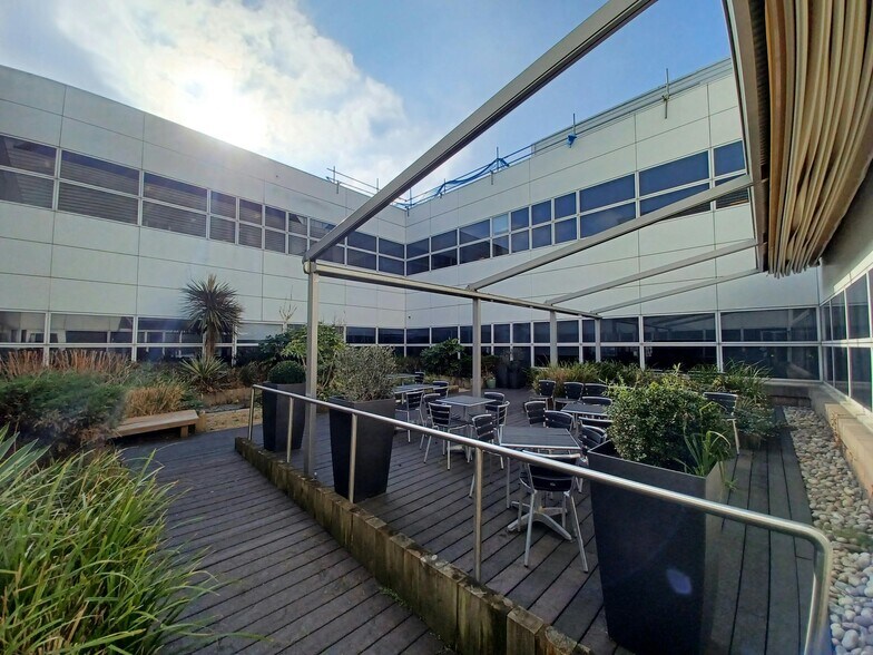 Oldbury, Bracknell en alquiler - Foto del edificio - Imagen 3 de 10