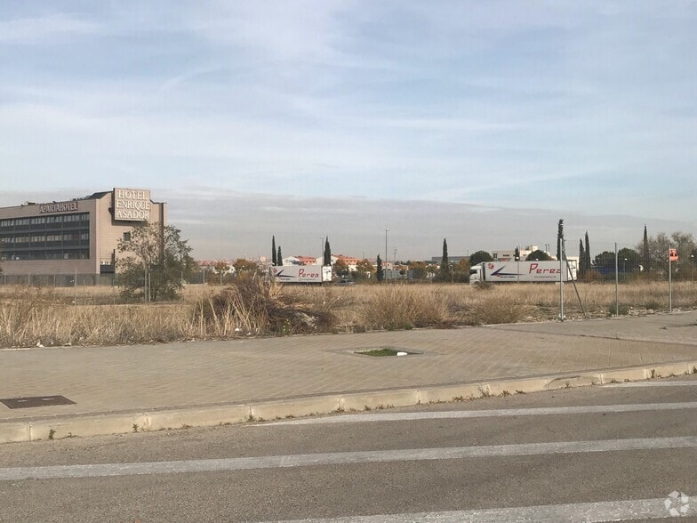 Calle de Berzosa de Lozoya, 18, Madrid, Madrid en venta - Foto del edificio - Imagen 2 de 4