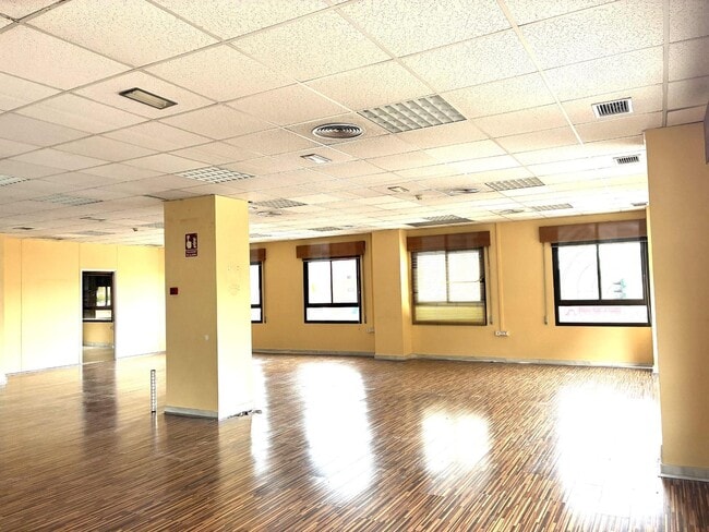 Más detalles de Calle Marqués de la Ensenada, 1, Granada - Oficina en alquiler