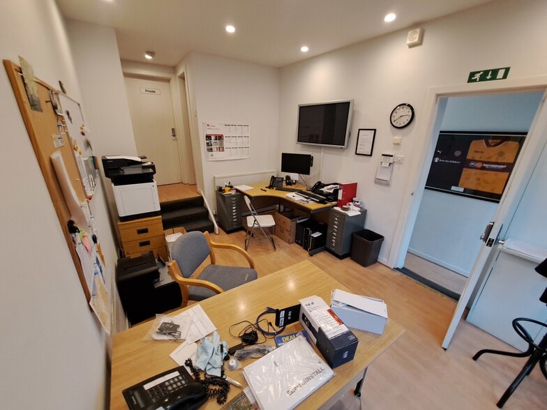 5-7 Kingsknowe Park, Edinburgh en venta - Foto del edificio - Imagen 2 de 3