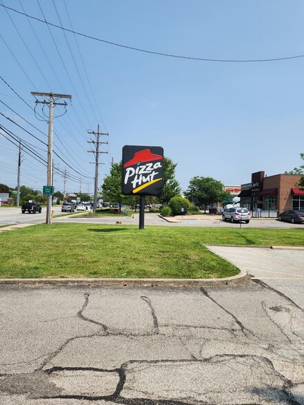 18055 Bagley Rd, Middleburg Heights, OH en alquiler - Foto del edificio - Imagen 3 de 4