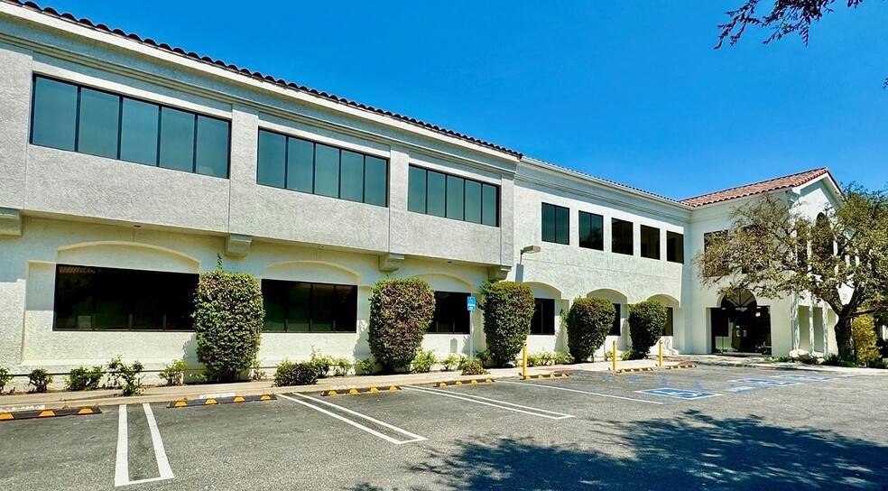 351 Rolling Oaks Dr, Thousand Oaks, CA en alquiler - Foto del edificio - Imagen 1 de 5