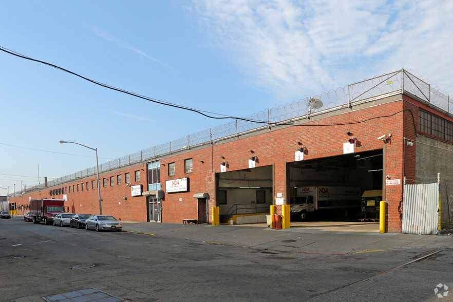 30-10-30-30 Review Ave, Long Island City, NY en alquiler - Foto del edificio - Imagen 1 de 11