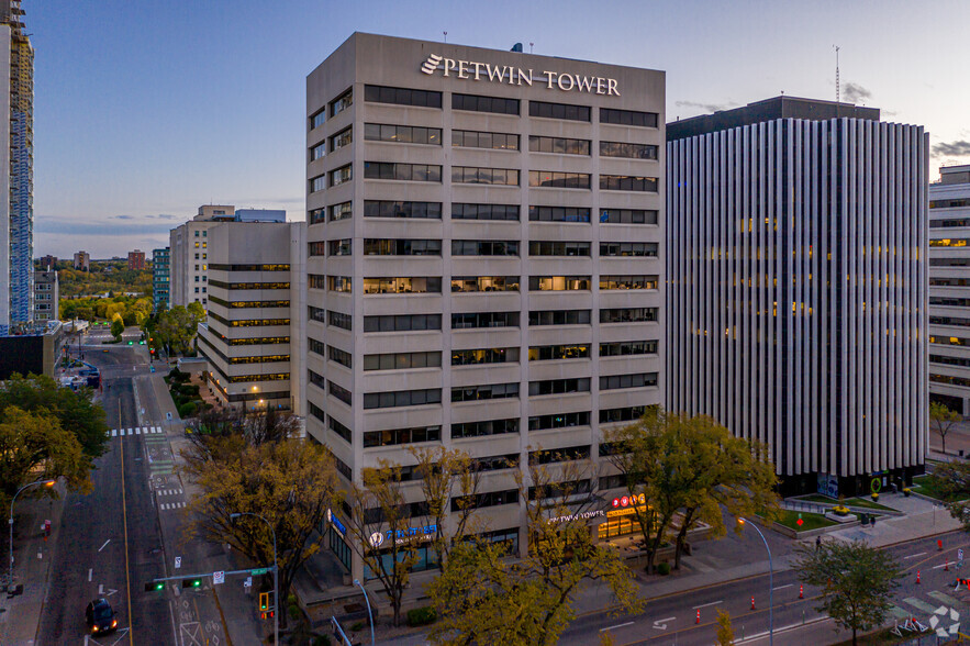 10707 100th Ave NW, Edmonton, AB en alquiler - Foto del edificio - Imagen 1 de 3