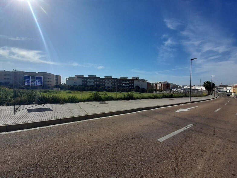 Terreno en Badajoz en venta - Foto del edificio - Imagen 3 de 19