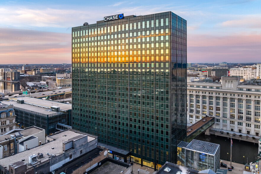 111 E Wisconsin Ave, Milwaukee, WI en alquiler - Foto del edificio - Imagen 2 de 24