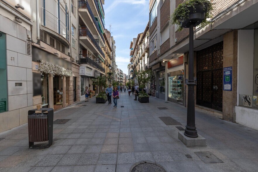 Local en Granada en venta - Foto del edificio - Imagen 3 de 17
