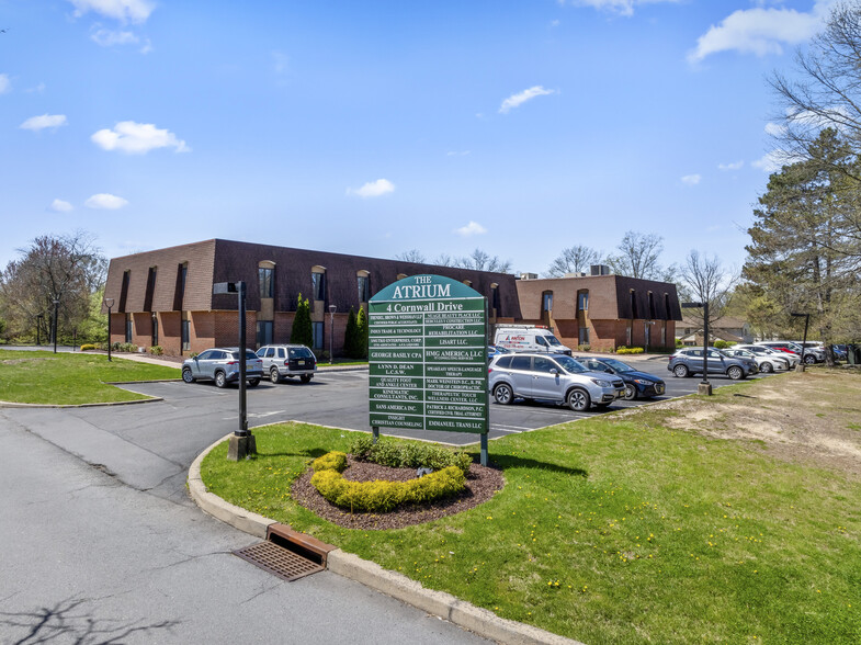 4 Cornwall Dr, East Brunswick, NJ en alquiler - Foto del edificio - Imagen 2 de 8