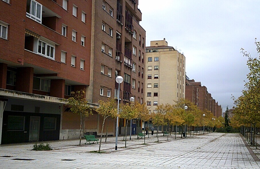 Local en Pamplona en venta - Foto del edificio - Imagen 2 de 18