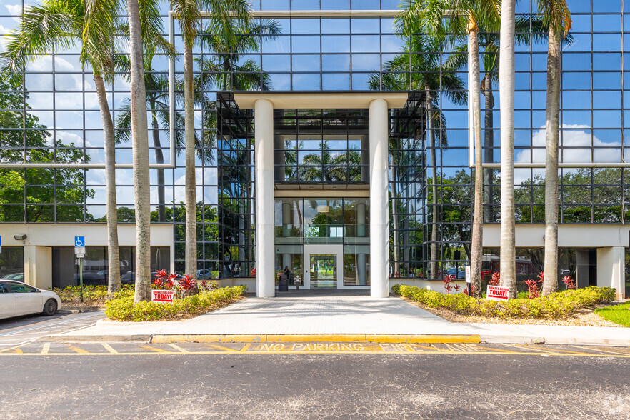 6301 NW 5th Way, Fort Lauderdale, FL en alquiler - Foto del edificio - Imagen 2 de 4