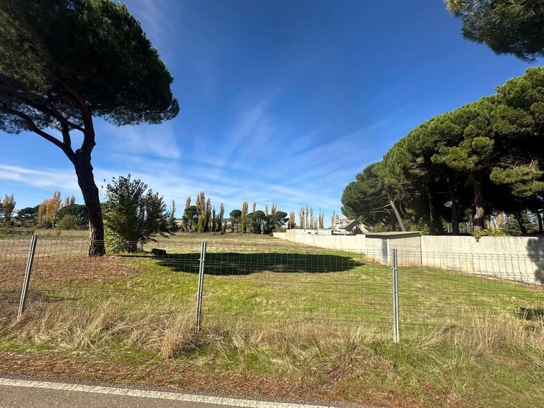 Calle Juan Ramón Jiménez, 19, Simancas, Valladolid en venta - Foto del edificio - Imagen 1 de 17