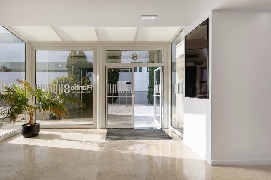 Calle de Ochandiano, 6, Madrid, Madrid en alquiler - Foto del edificio - Imagen 2 de 11