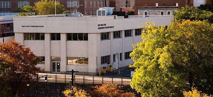 696 E Fordham Rd, Bronx, NY en alquiler - Foto del edificio - Imagen 2 de 5