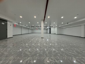 60-11 60th St, Flushing, NY en alquiler Foto del interior- Imagen 2 de 5