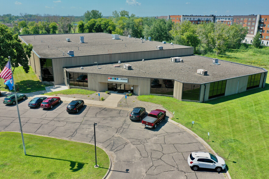 4131 NE Pheasant Ridge Dr, Circle Pines, MN en venta - Foto del edificio - Imagen 1 de 15