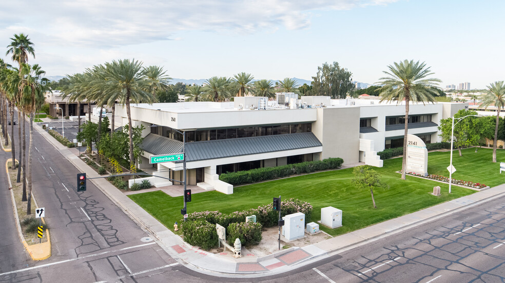 2141 E Camelback Rd, Phoenix, AZ en alquiler - Foto del edificio - Imagen 2 de 9