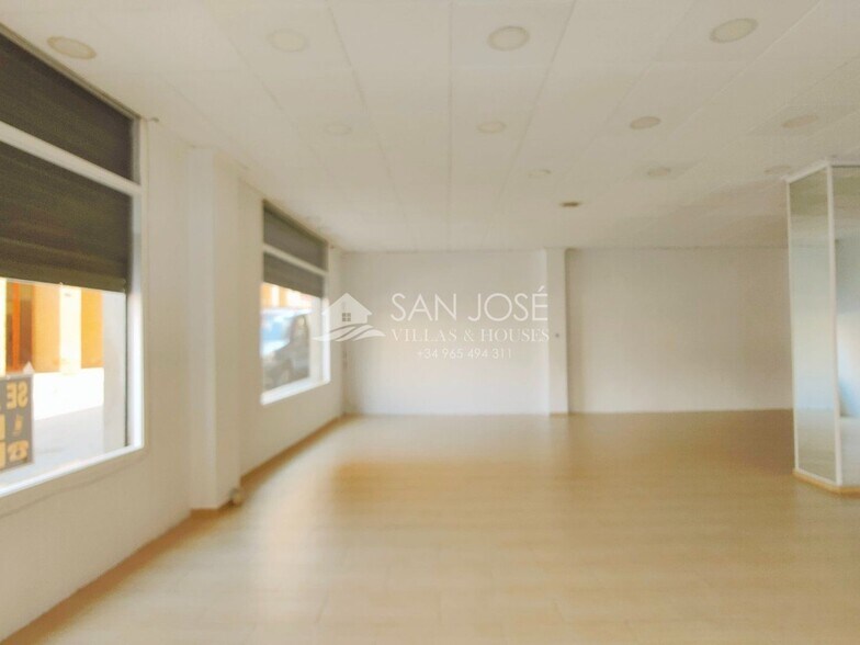 Local en Alicante en alquiler - Foto del edificio - Imagen 3 de 7