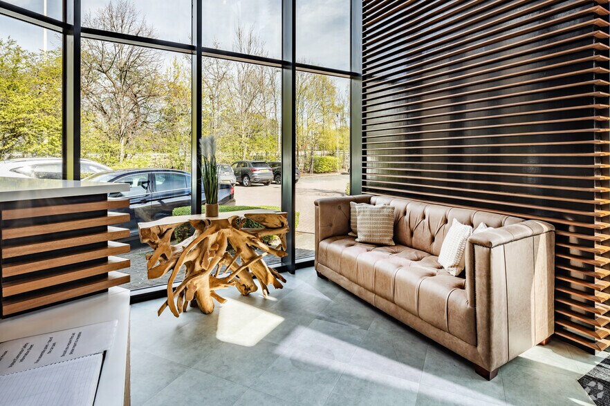 170 Elland Rd, Leeds en alquiler - Vestíbulo - Imagen 3 de 23