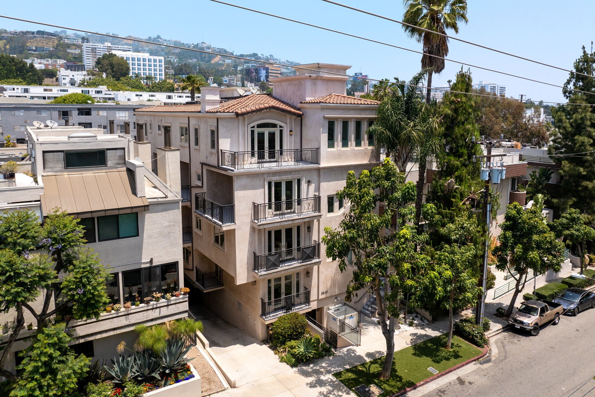 8833 Cynthia St, West Hollywood, CA en venta Foto del edificio- Imagen 1 de 1