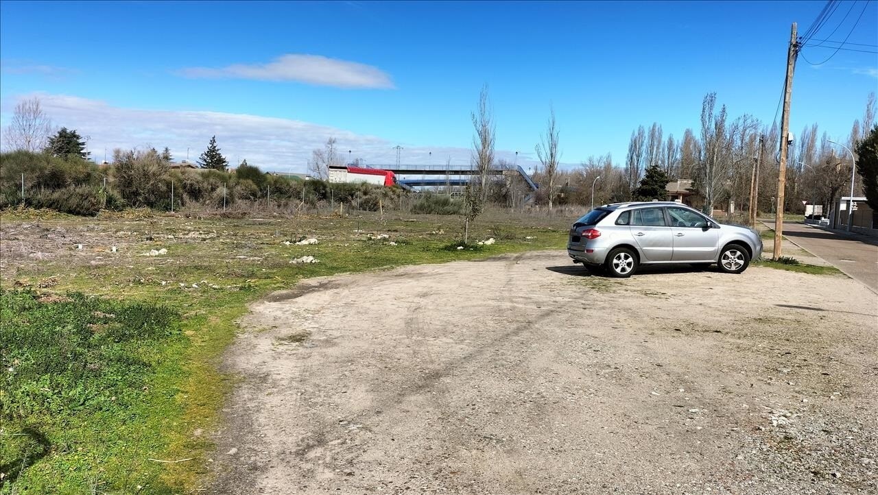 Lugar Sector 9 la Estación, Laguna de Duero, Valladolid en venta Foto del edificio- Imagen 1 de 13