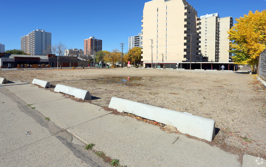 11558 Jasper Ave NW, Edmonton, AB en alquiler - Foto del edificio - Imagen 1 de 5