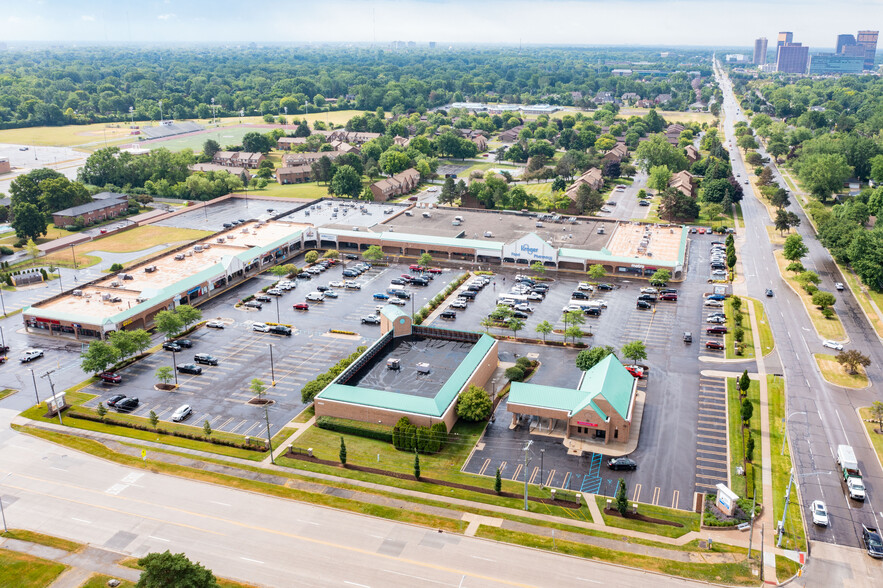 19715-19855 W Twelve Mile Rd, Southfield, MI en alquiler - Foto del edificio - Imagen 1 de 17