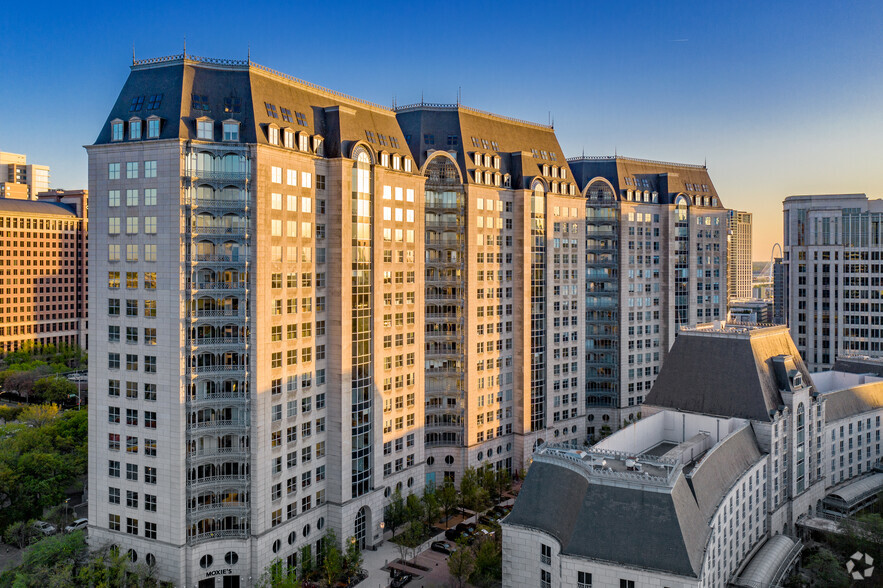 100 Crescent Ct, Dallas, TX en alquiler - Foto del edificio - Imagen 1 de 7