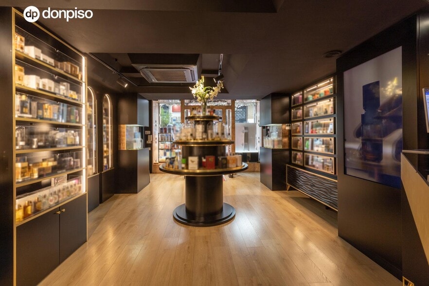 Local en Granada en venta - Foto del edificio - Imagen 3 de 17