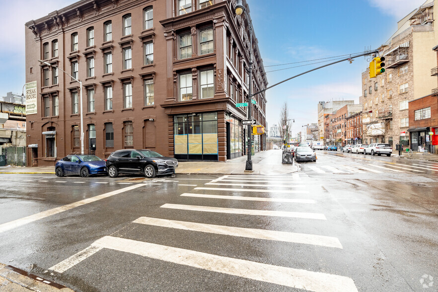 183-195 Broadway, Brooklyn, NY en alquiler - Foto del edificio - Imagen 2 de 5