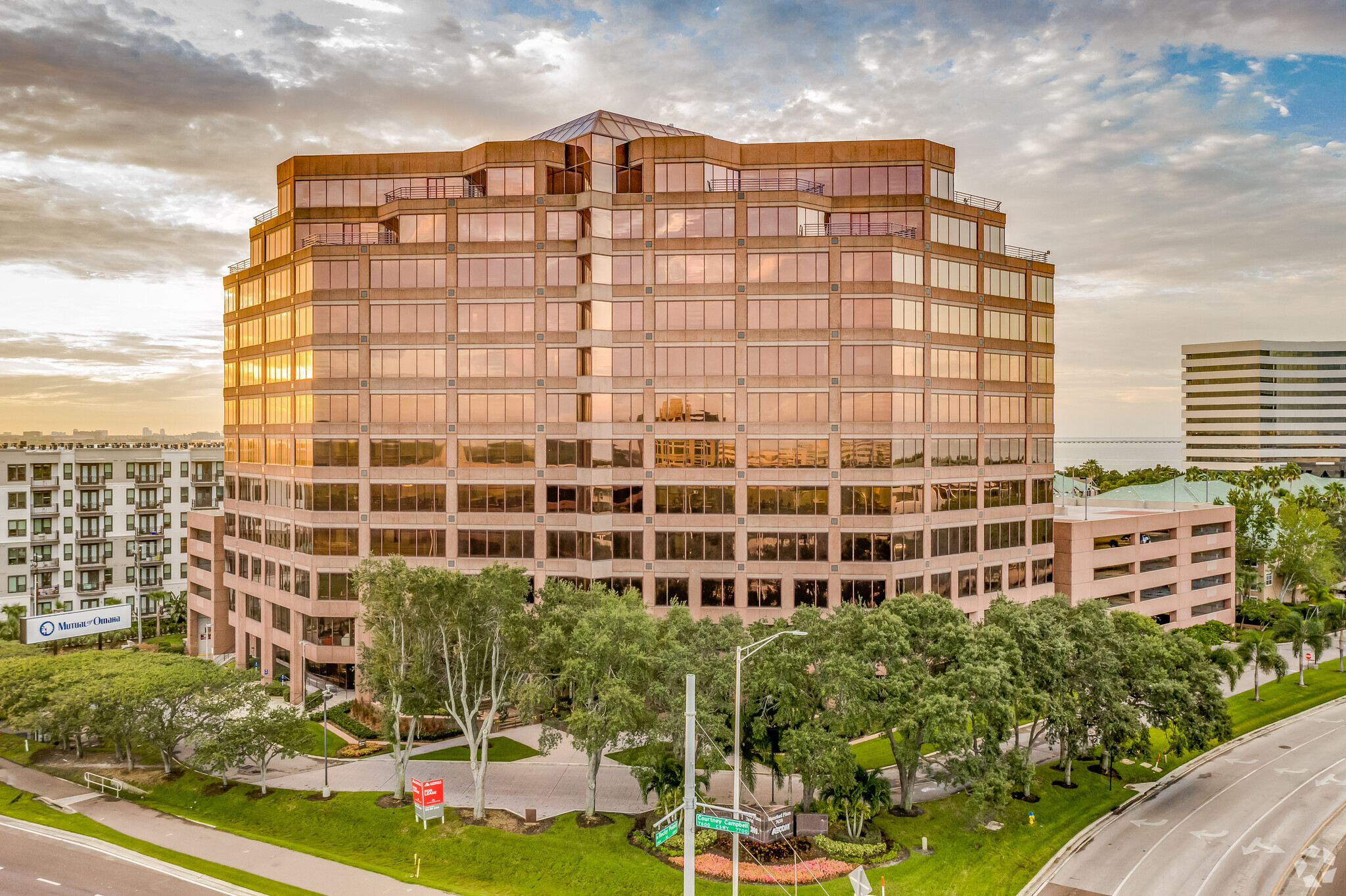 7650 W Courtney Campbell Cswy, Tampa, FL en alquiler Foto del edificio- Imagen 1 de 31