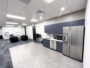 5440 N Cumberland Ave, Chicago, IL en alquiler Foto del interior- Imagen 2 de 11