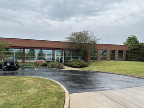 1125 Remington Rd, Schaumburg, IL en alquiler Foto del edificio- Imagen 2 de 11