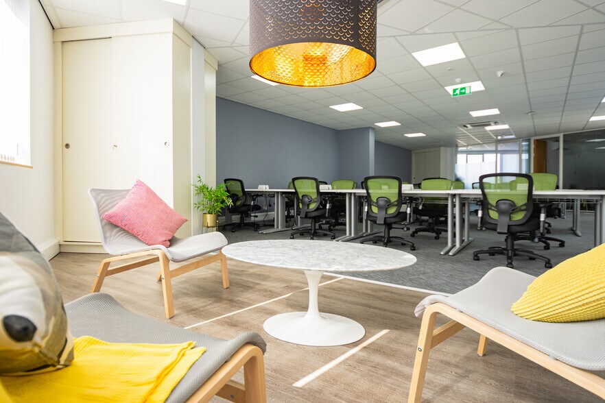 Tudor Sq, West Bridgford en alquiler - Foto del edificio - Imagen 3 de 12