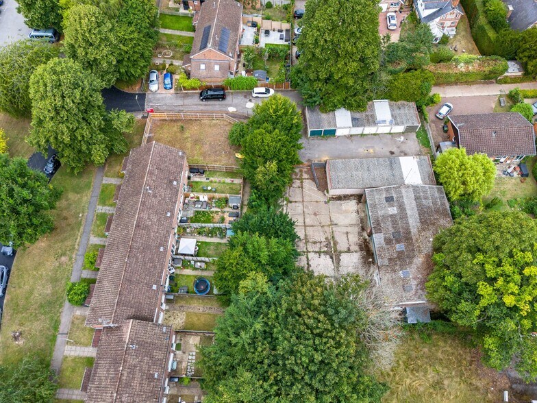 40-42 St. Martins Close, East Horsley en venta - Vista aérea - Imagen 2 de 7