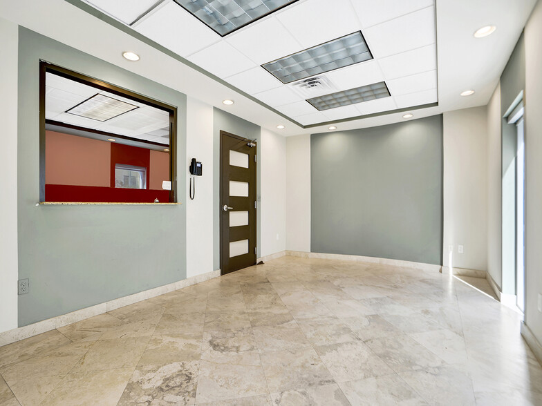 4070-4090 Laguna St, Coral Gables, FL en alquiler - Foto del interior - Imagen 2 de 35