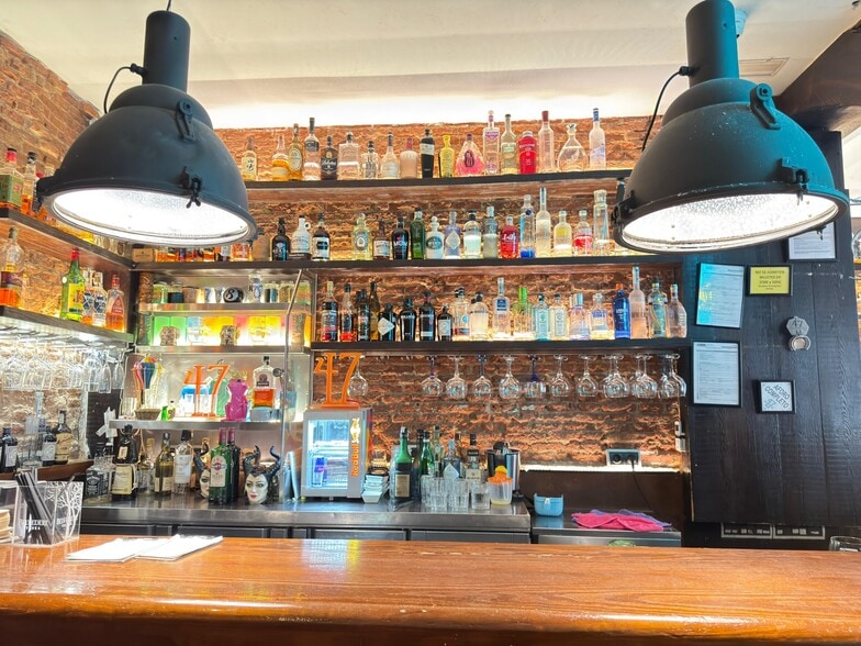 Local en Madrid, Madrid en alquiler - Foto del edificio - Imagen 2 de 5