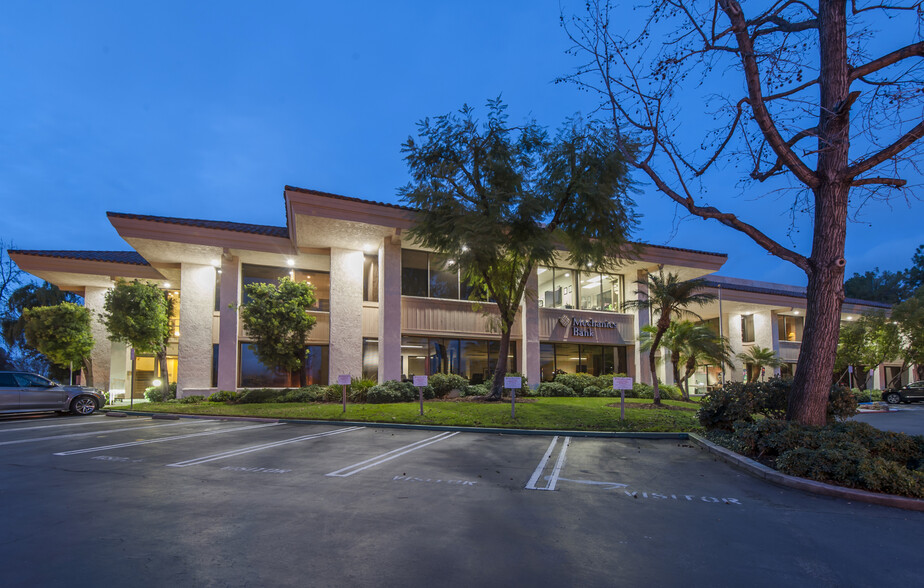 875 S Westlake Blvd, Westlake Village, CA en alquiler - Foto del edificio - Imagen 2 de 3