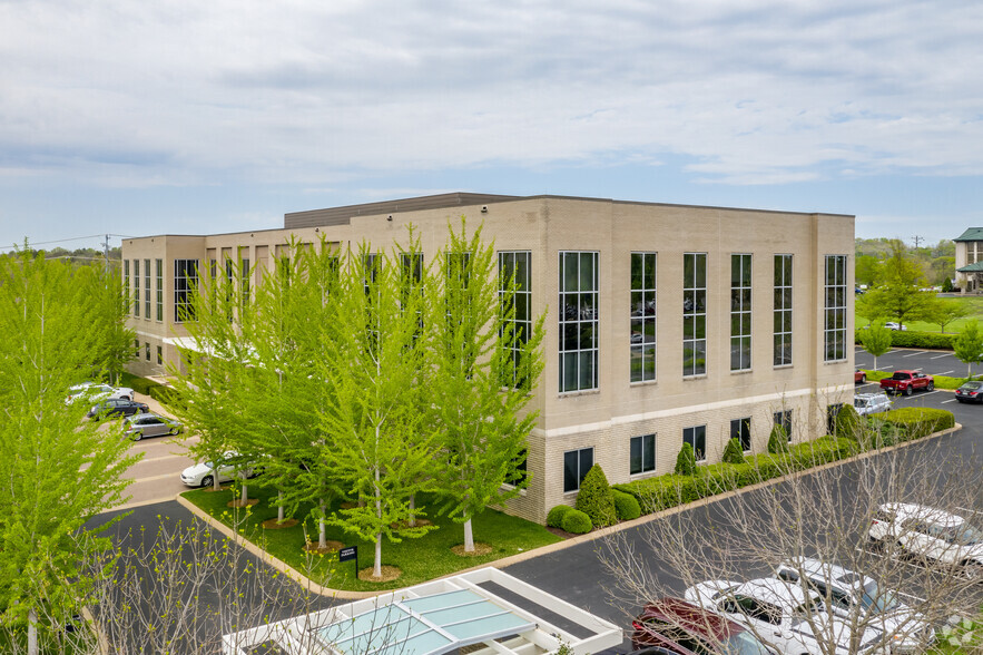 100 Bluegrass Commons Blvd, Hendersonville, TN en alquiler - Foto del edificio - Imagen 1 de 8