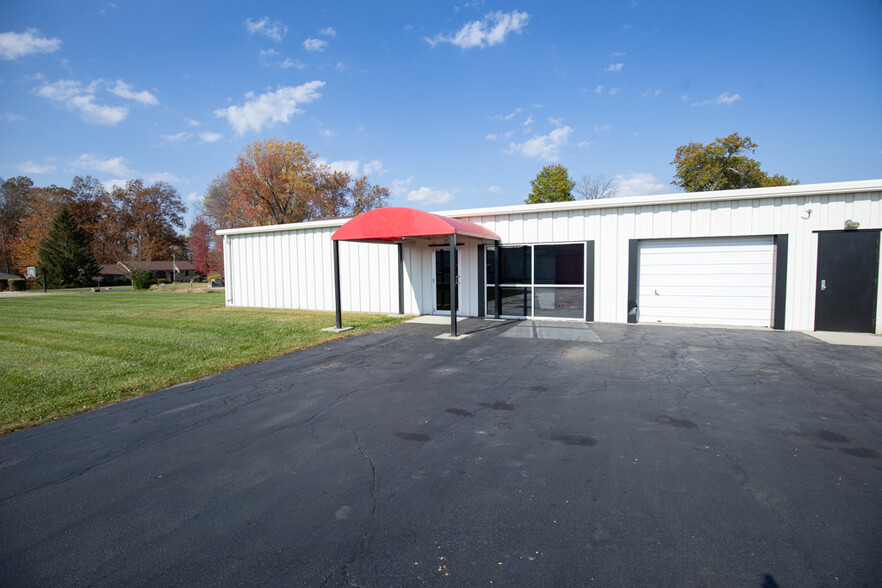 61 Norris Ave, North Vernon, IN en venta - Foto del edificio - Imagen 3 de 21