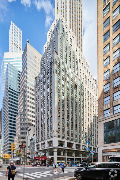 515 Madison Ave, New York, NY en alquiler - Foto del edificio - Imagen 1 de 11